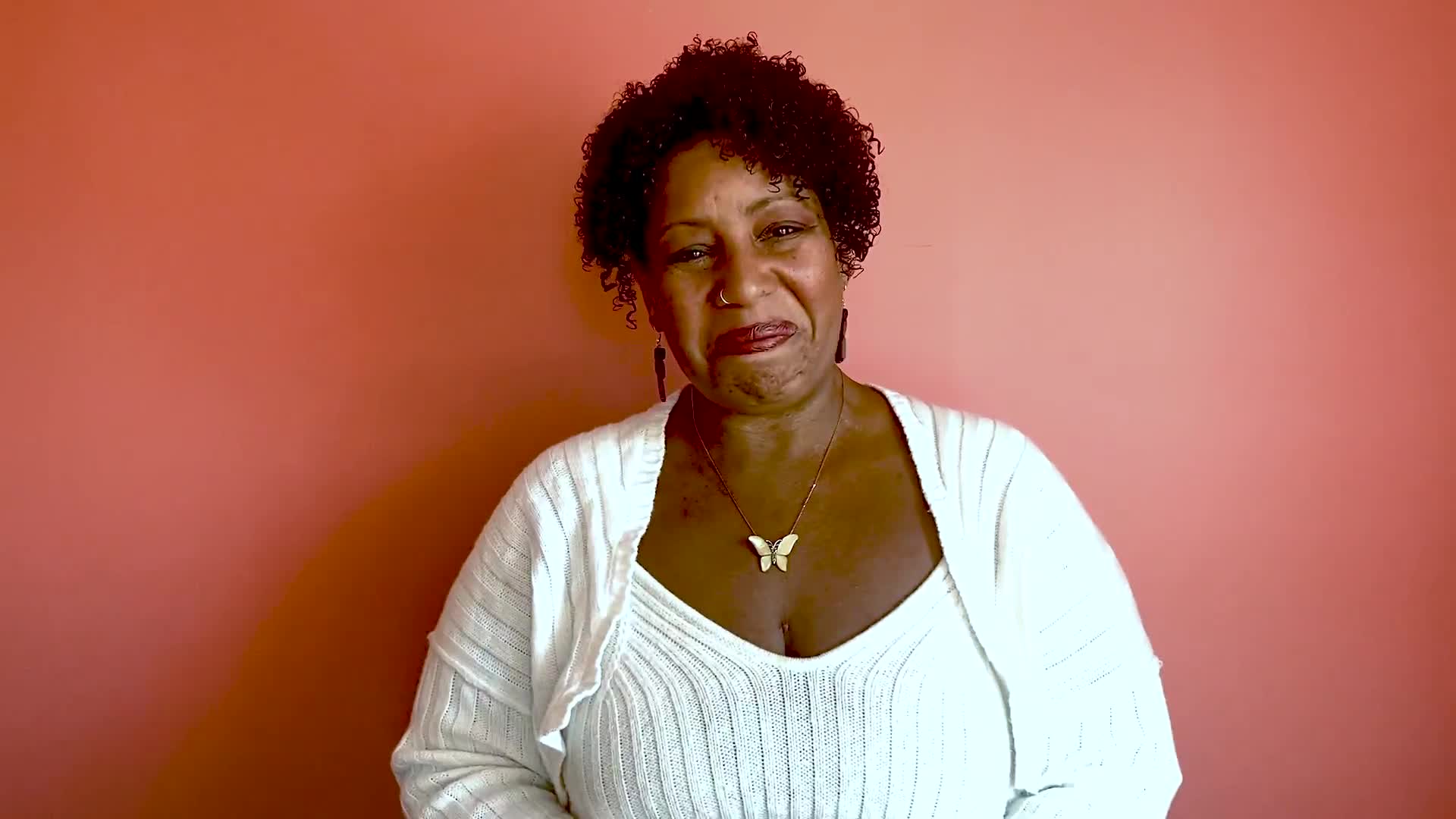 Interpreter Kim Veney explains how ASL and English are different languages. (Kaitlin Newman/The Banner)